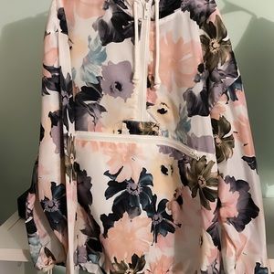 Flower windbreaker with zipper in the middle size medium